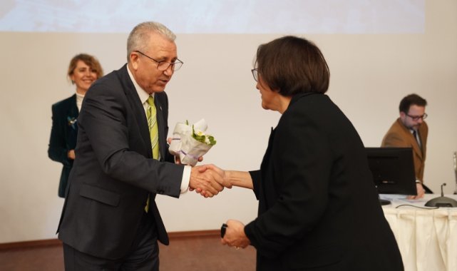 Ege Üniversitesinde 8 Mart Dünya Kadınlar Günü çiçeklerle kutlandı
