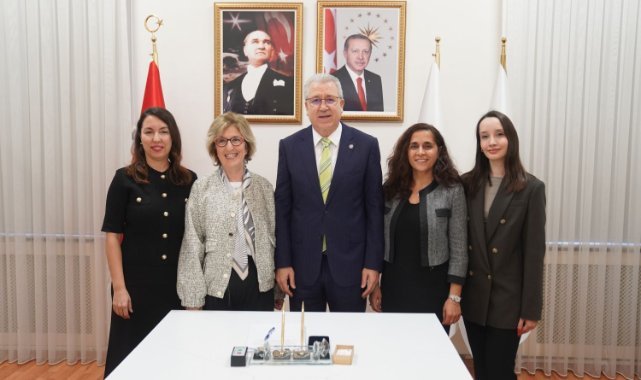 EÜ, sağlık alanındaki deneyimini uluslararası düzeyde paylaşmayı sürdürüyor