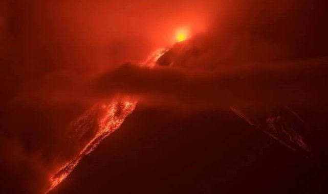 Guatemala'daki Fuego Yanardağı’nda patlama meydana geldi