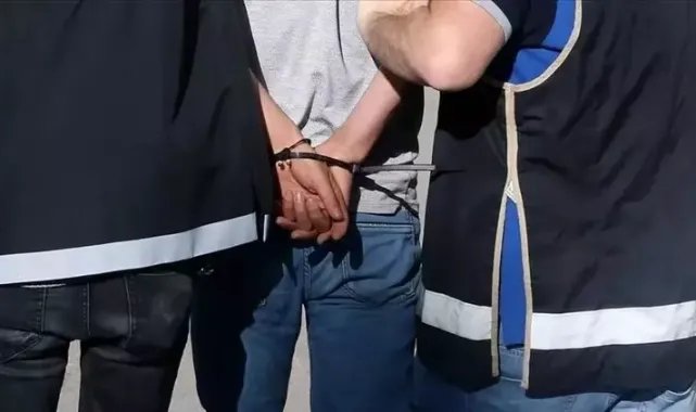 Interpol tarafından kırmızı bültenle 10 yıldır aranan zanlıyı Konak polisi yakaladı