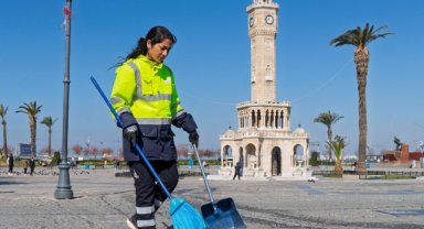 İzmir’de kadın emeği kenti güzelleştiriyor