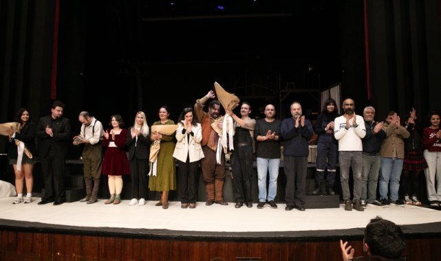 İzmir Şehir Tiyatroları’nın “Yolcu” adlı oyunu Bursa’da sahnelendi