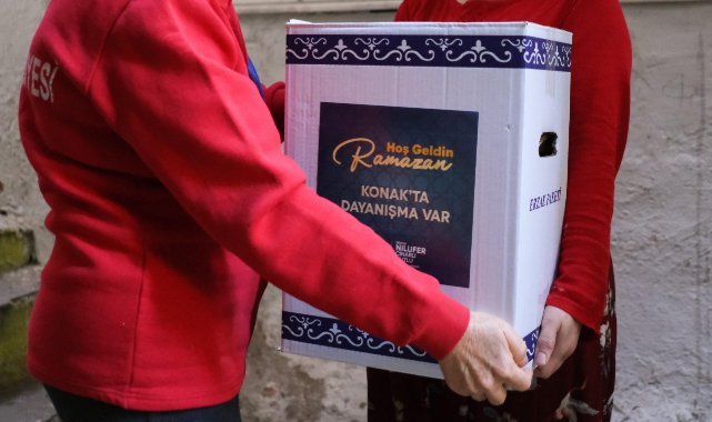 Konak'ta dayanışma kolileri vatandaşlarla buluşuyor
