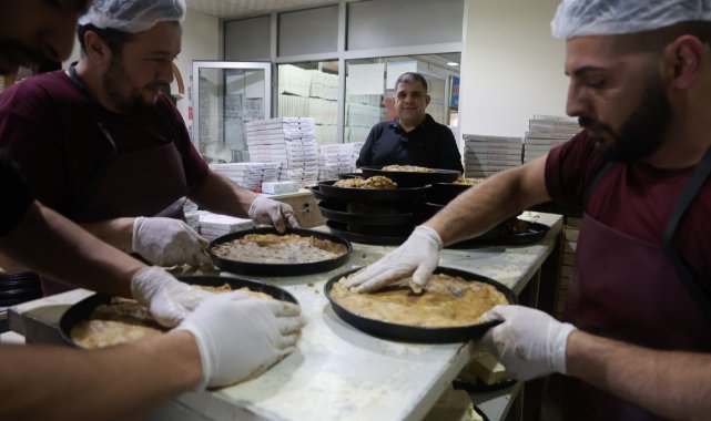Odun ateşinde pişirilen iftar ve sahur sofralarının vazgeçilmezi: ‘Tahinli pide’