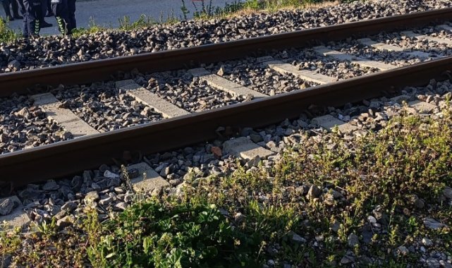 Park halindeki tıra çarpan motosikletli yaşamını yitirdi