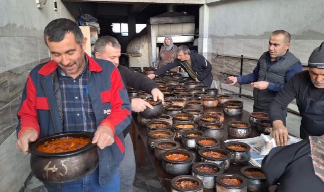 Ramazan’ın vazgeçilmez lezzeti: 8 saatte pişiyor, hazır olduğu, kaleden çalınan davulla duyuruluyor