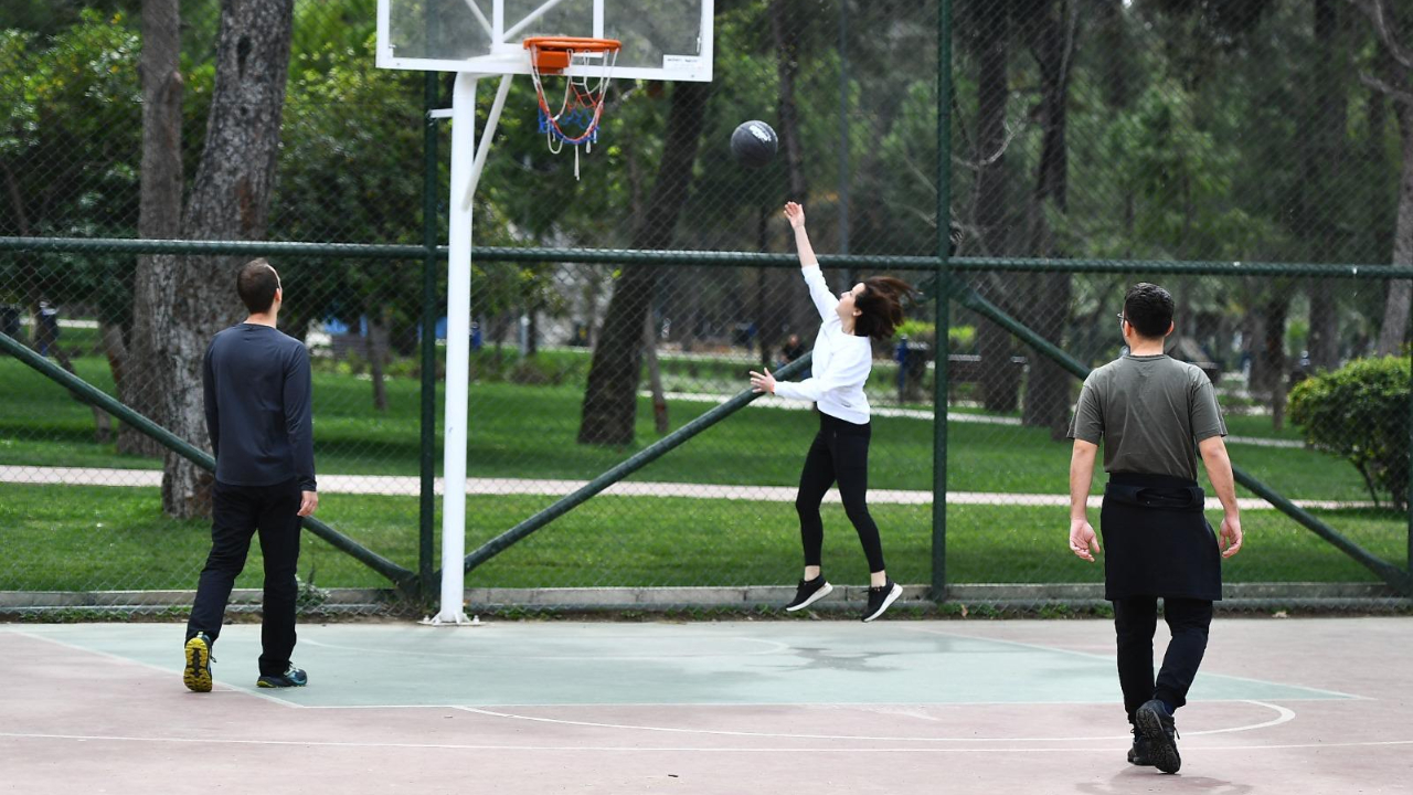 İzmir’in ilk spor istasyonu Hasanağa Bahçesi’nde açıldı