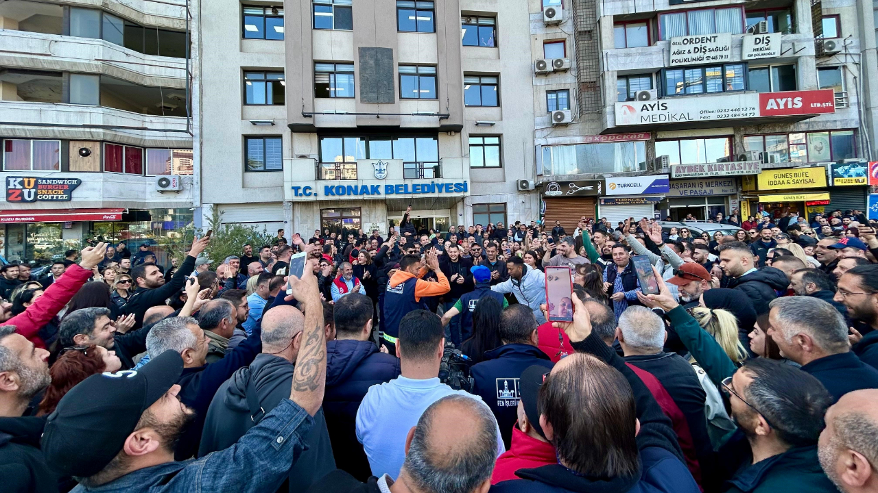 Maaşlarını eksik alan Konak Belediyesi işçileri grevde