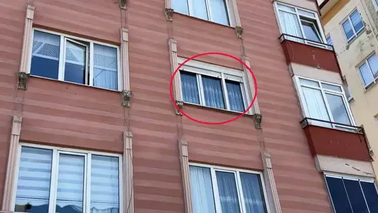 37 günlük bebeğini pencereden atarak öldürdüğü iddiasıyla tutuklandı