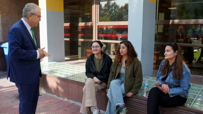 Rektör Budak sınav haftasında öğrencilerle buluştu