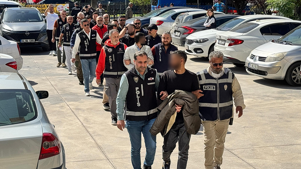 Birçok suçtan adliyeye sevk edilen şüpheliler: "Düğün alayı mı var?"