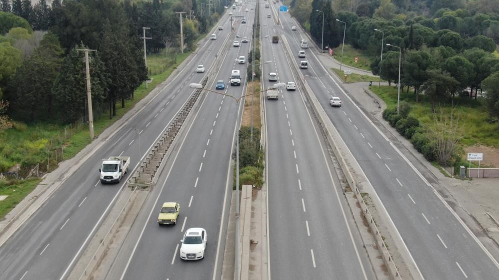 İzmir'de trafiğe kayıtlı araç sayısı 2 milyona dayandı