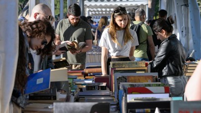İzmirliler İzmir Kitap Fuarı’na akın etti