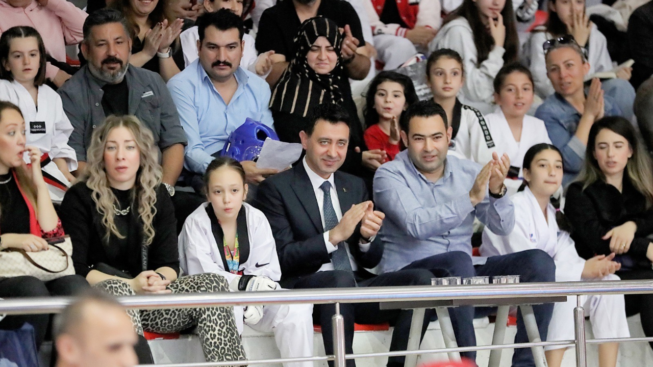 Bayraklılı çocuklar sanat ve spor etkinliklerinde buluştu
