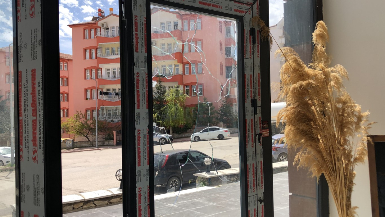 Klima motorundan ses geliyor diye önce silah çektiler, ardından darp ettiler
