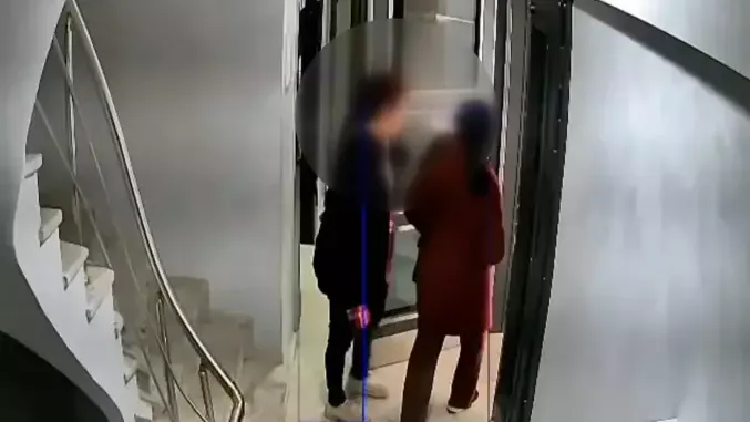 Sultangazi'de deprem sırasında panikle sokağa çıktılar; hırsızlar evlerine girmeye çalıştı
