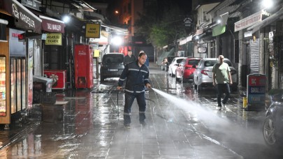 Tarihi Bornova Çarşısı’nda temizlik mesaisi