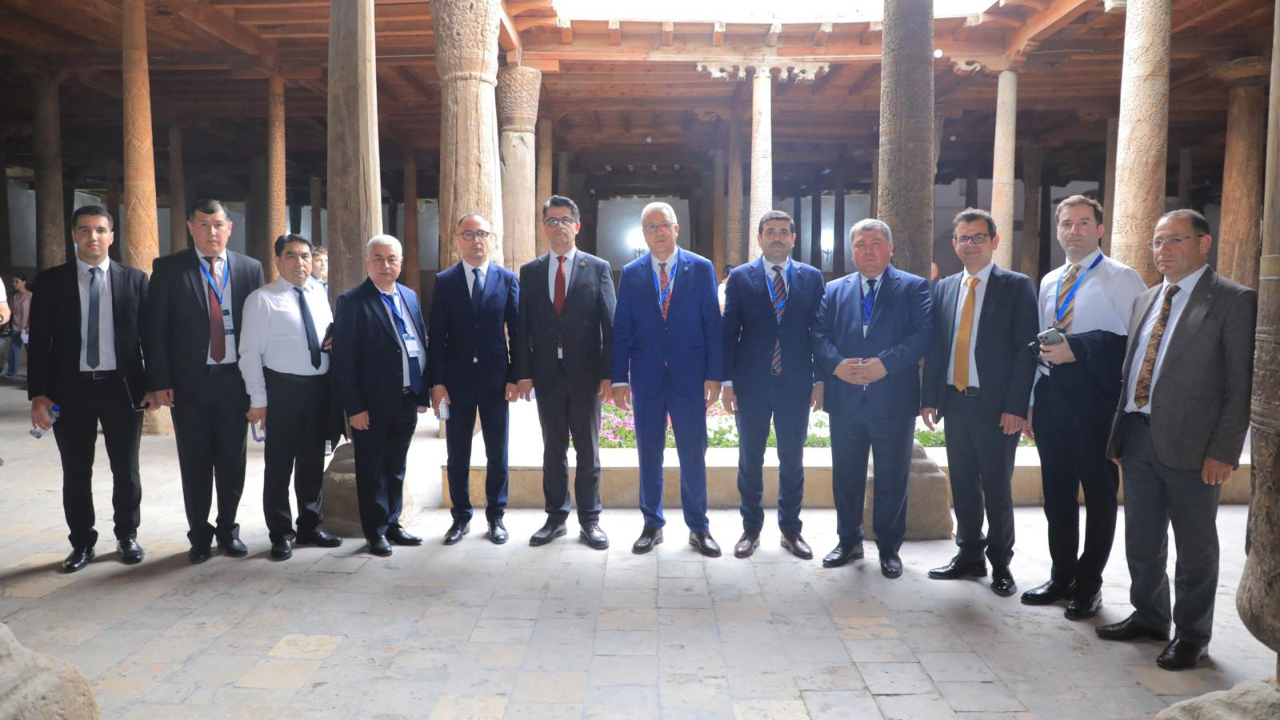 Ege Üniversitesi Heyeti, Özbekistan’da Türk Devletleri Kültür Forumu’na katıldı