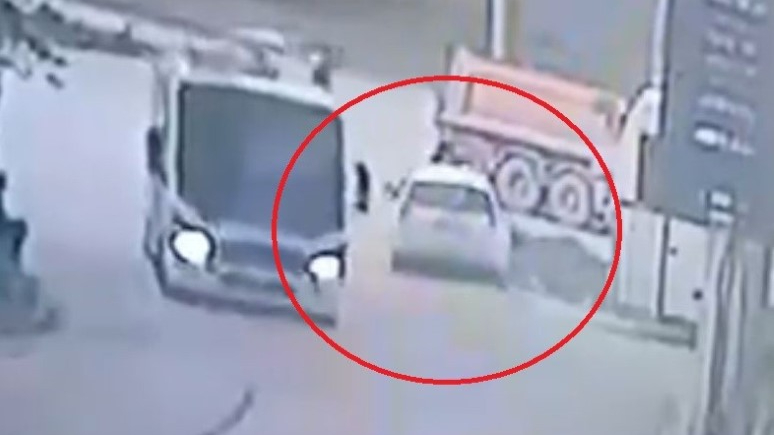 Önce yol kenarındaki kadına, sonra başka araçlara çarptı