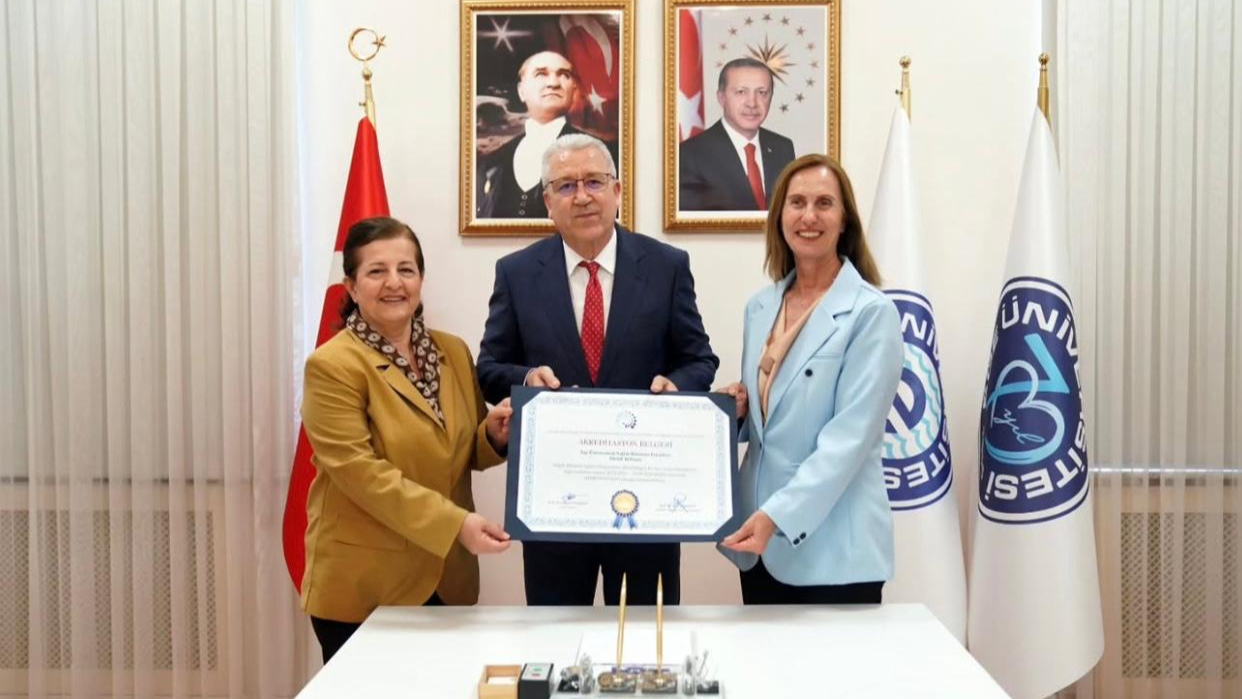 Ege Üniversitesi Ebelik Bölümü Eğitimde Kaliteyi Tescilledi