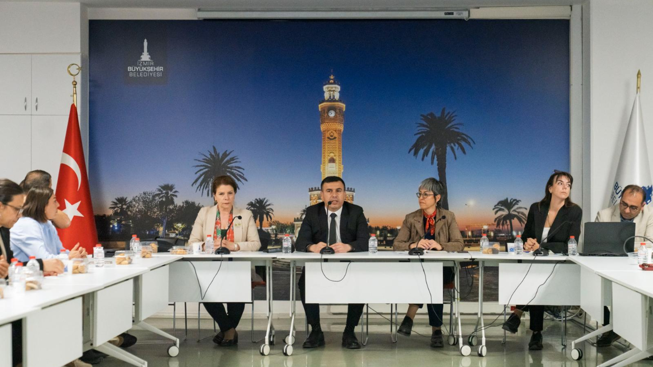 İzmir’in parklarında su kaybına geçit yok