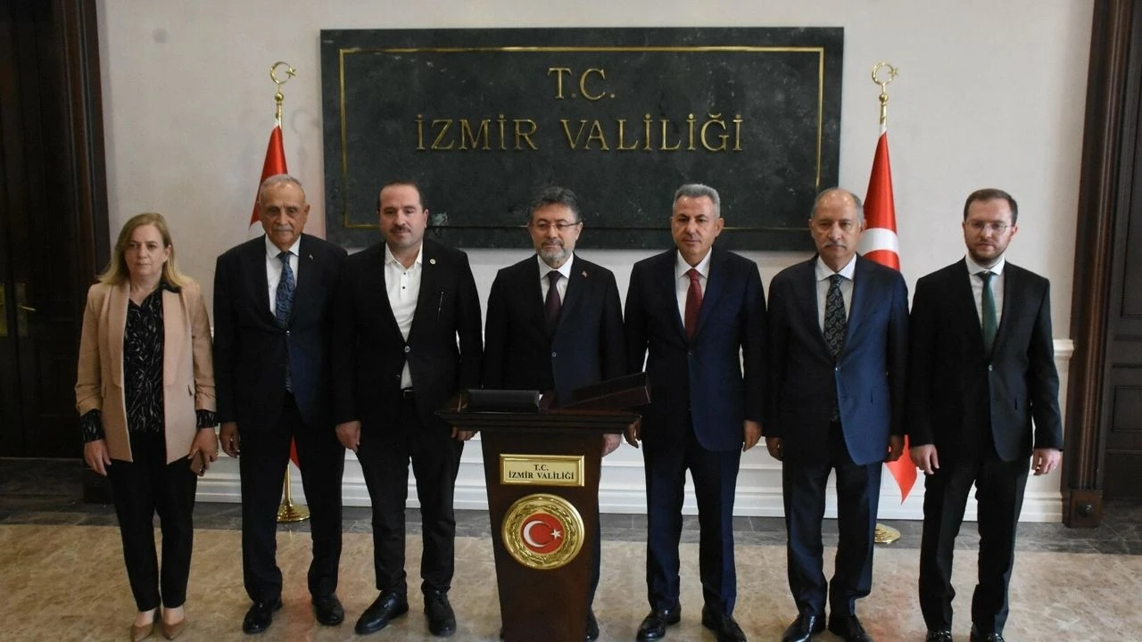 Bakan Yumaklı, İzmir Valiliği'ni ziyaret etti