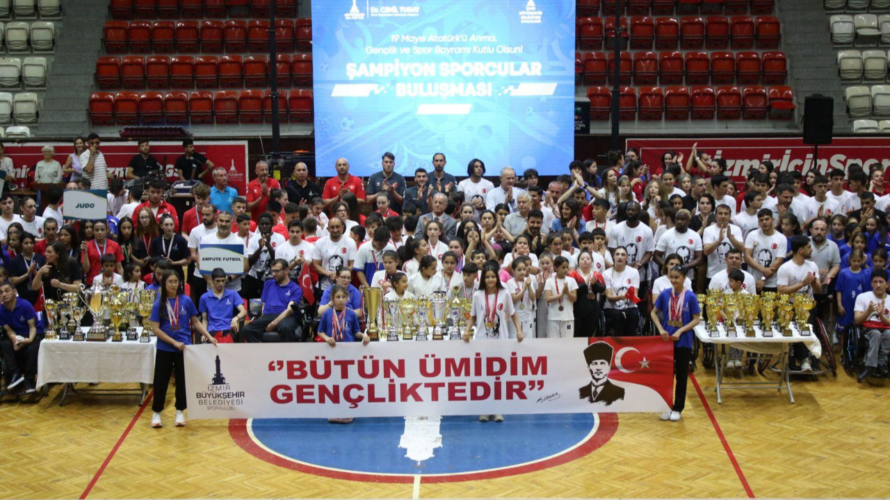 Celal Atik Spor Salonu’nda gençlik buluşması