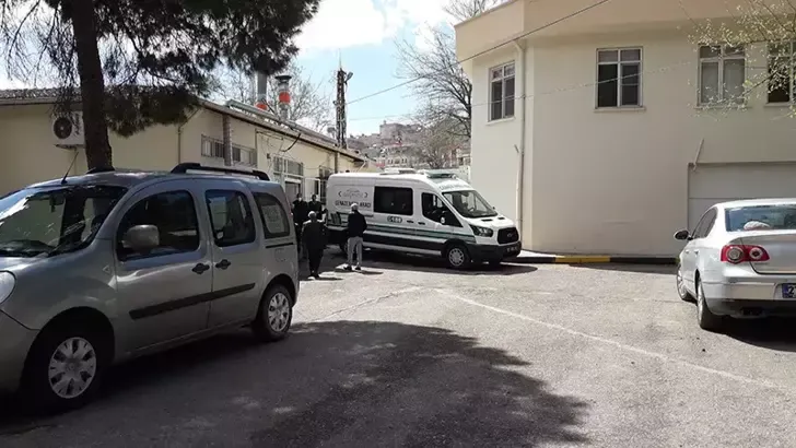 Gaziantep’te kapısı kilitli odada ölü bulunan anne ve kızının cenazeleri teslim edildi