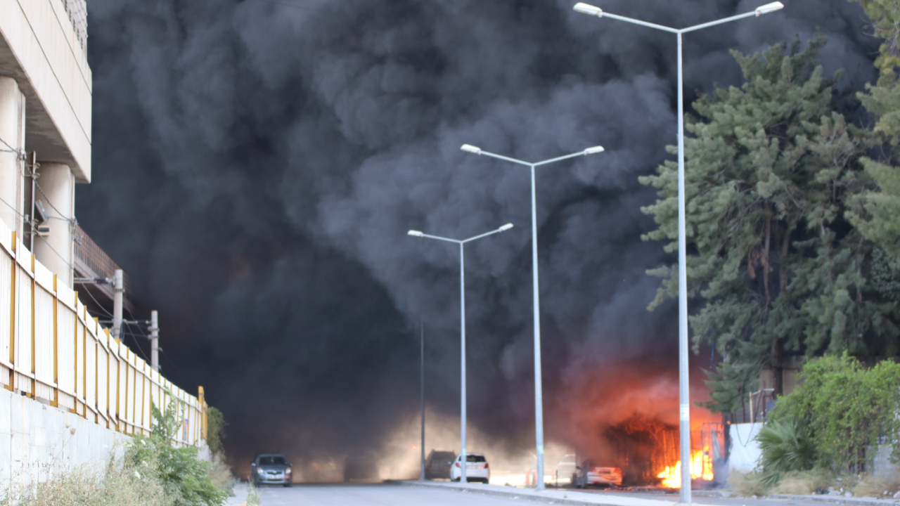 İzmir Valiliğinden depo yangınıyla ilgili açıklama