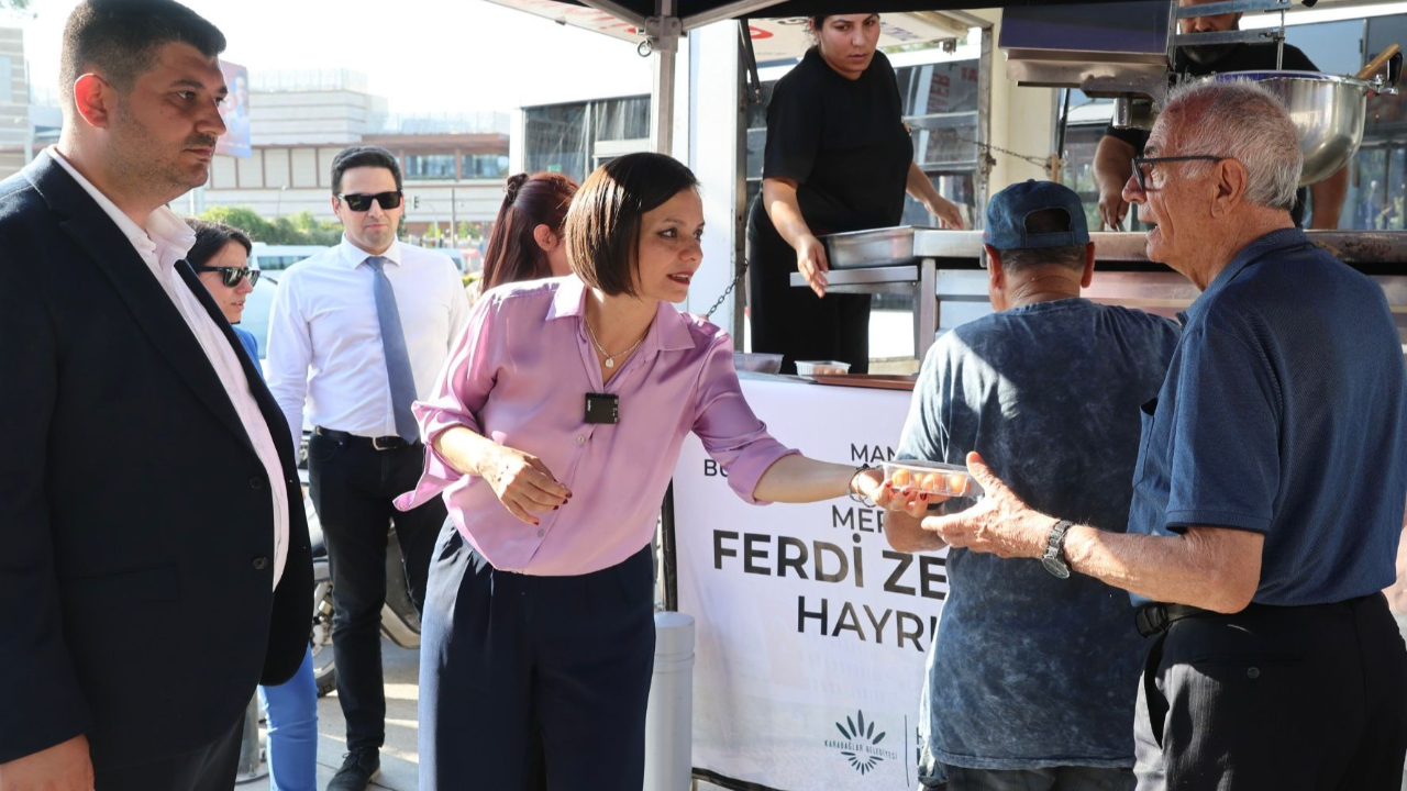 Karabağlar Belediyesi’nden Ferdi Zeyrek anısına lokma ikramı