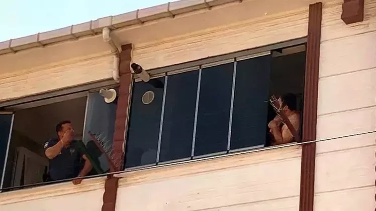 Eşiyle tartıştı, 4 aylık oğlunu pencereden atmaya kalktı