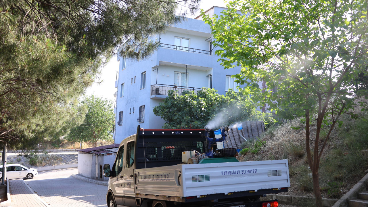 Karabağlar’da Haşerelere Karşı İlaçlama Seferberliği