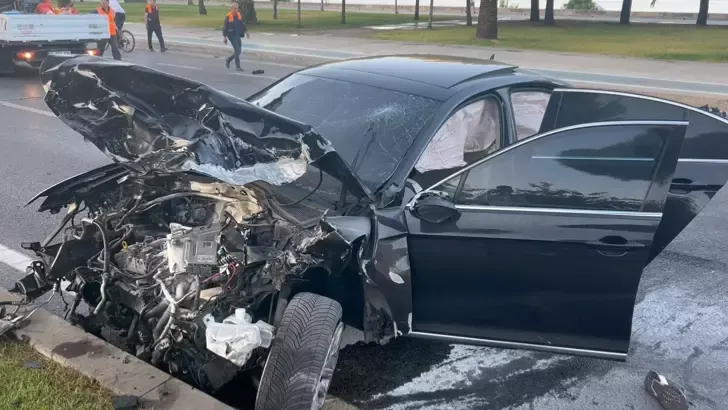Kartal’da iki otomobil çarpıştı: 1’i ağır 3 yaralı