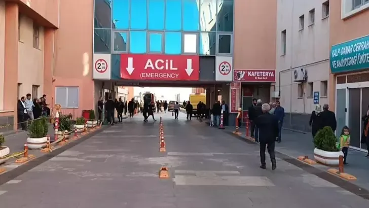 Eşini ve 2 kızını bıçakladı, cami tuvaletinde yakalandı
