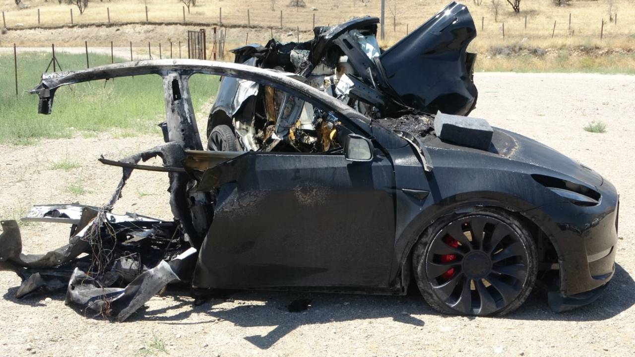 Malatya'da Tesla kazası: Araç ikiye bölündü, 2 hemşire hayatını kaybetti