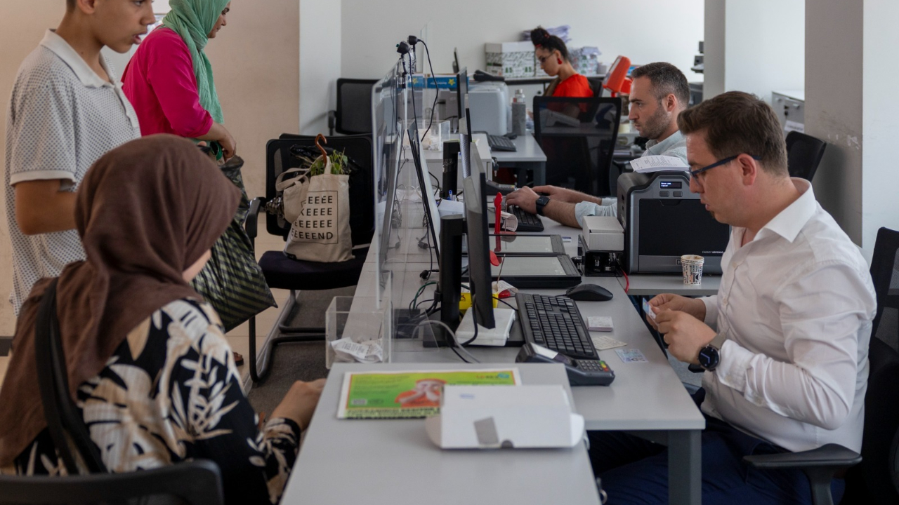İzmirli annelerin arkasında Büyükşehir Belediyesi var