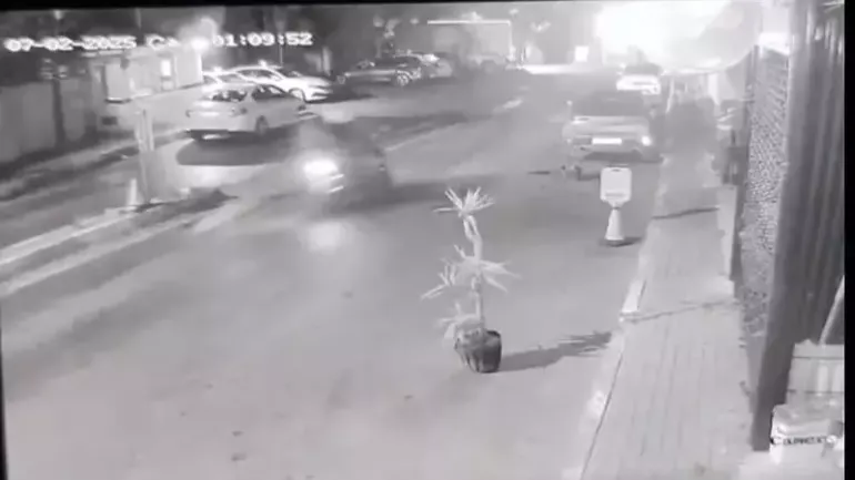 Motosikletli saldırganlar otoparka silahlı saldırı düzenledi
