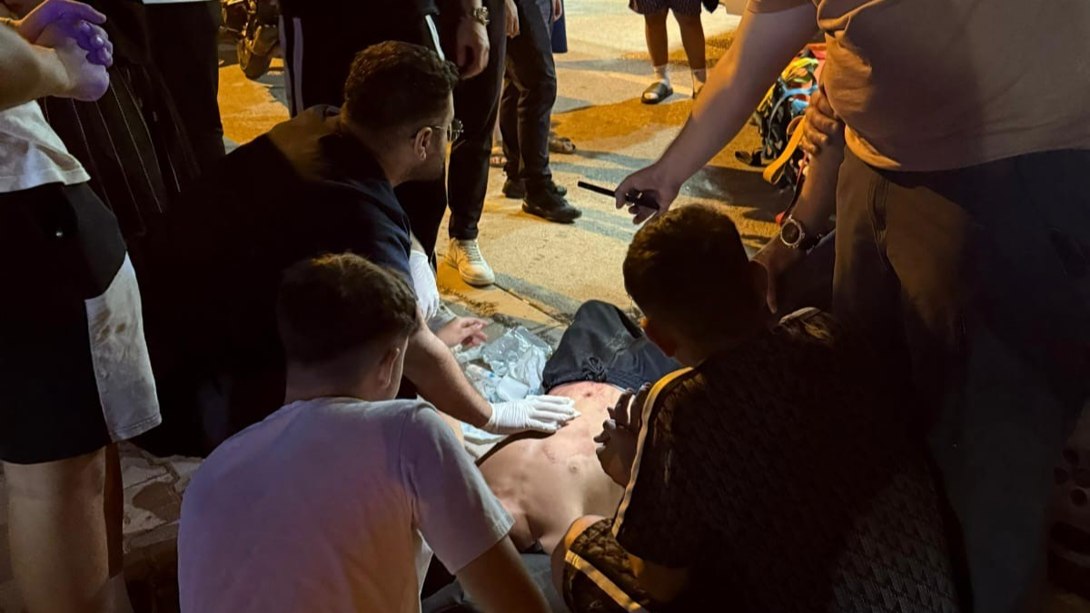 İzmir’de bıçaklı kavga: 1’i ağır 2 yaralı