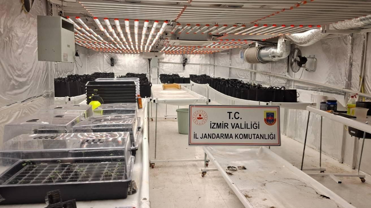 İzmir’de jandarma, uyuşturucu tacirlerine nefes aldırmadı