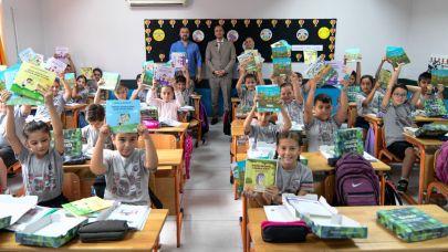Kırtasiye desteği Bornova Belediyesi’nden hayaller çocuklarımızdan!