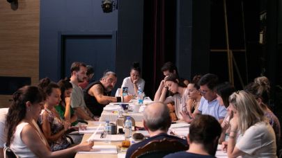 İzmir Şehir Tiyatroları “Cadı Kazanı”nın provalarına başladı