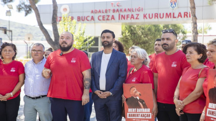 CHP Güzelbahçe eylemde; Tutuklu başkanlara destek