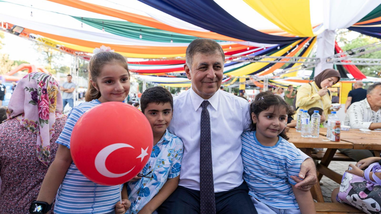 Başkan Tugay çocuklarla buluşmaya devam ediyor