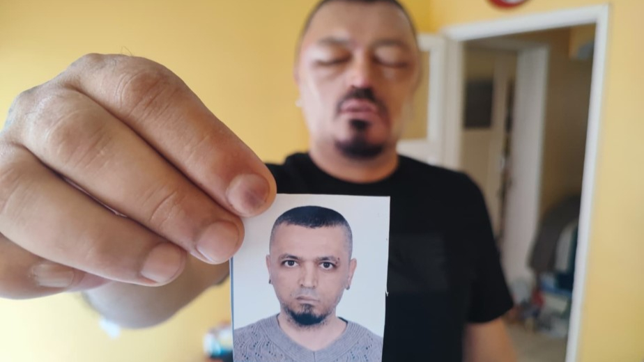 Saçlarını siyahlatmak için aldığı şampuan arı sokmasından beter hale getirdi