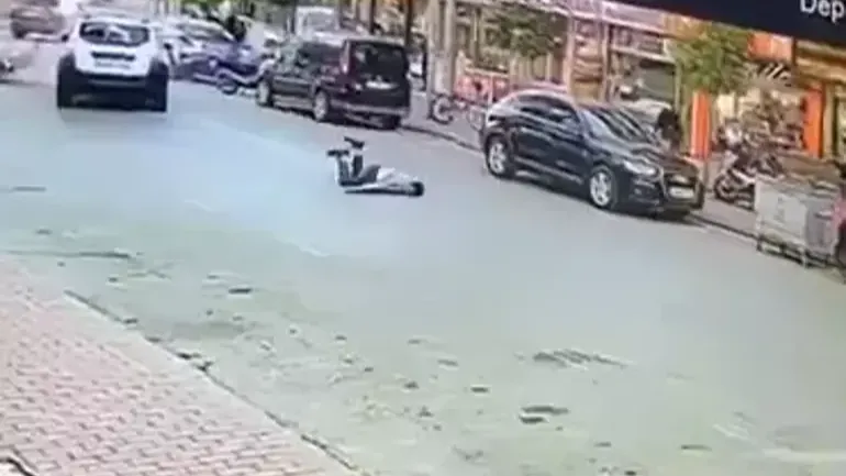 Kazada motosikletin sürücüsü metrelerce yükseğe savruldu
