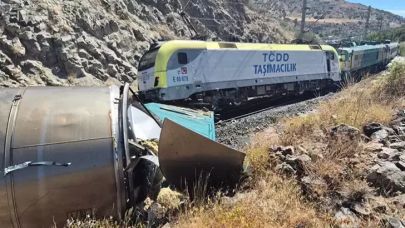 Malatya'da iki yük treni çarpıştı