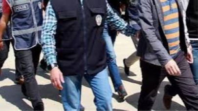 İzmir'de FETÖ operasyonu: 10 gözaltı
