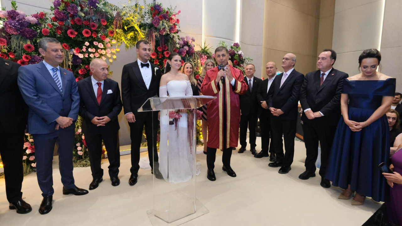 Tugay ailesinin mutlu günü: Nikahı kendisi kıydı