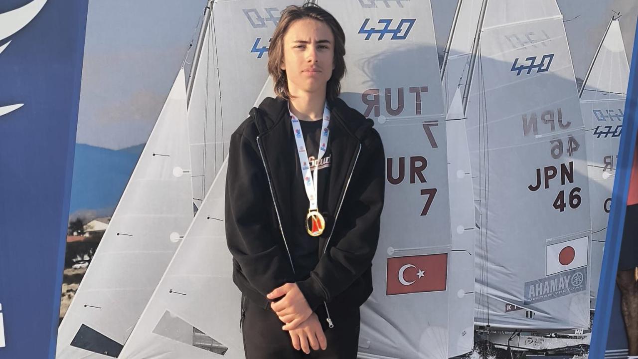 Çeşmeli genç yelkenci Deniz Alan Türkiye şampiyonu oldu
