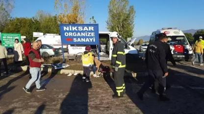 İşçi servis minibüsleri çarpıştı